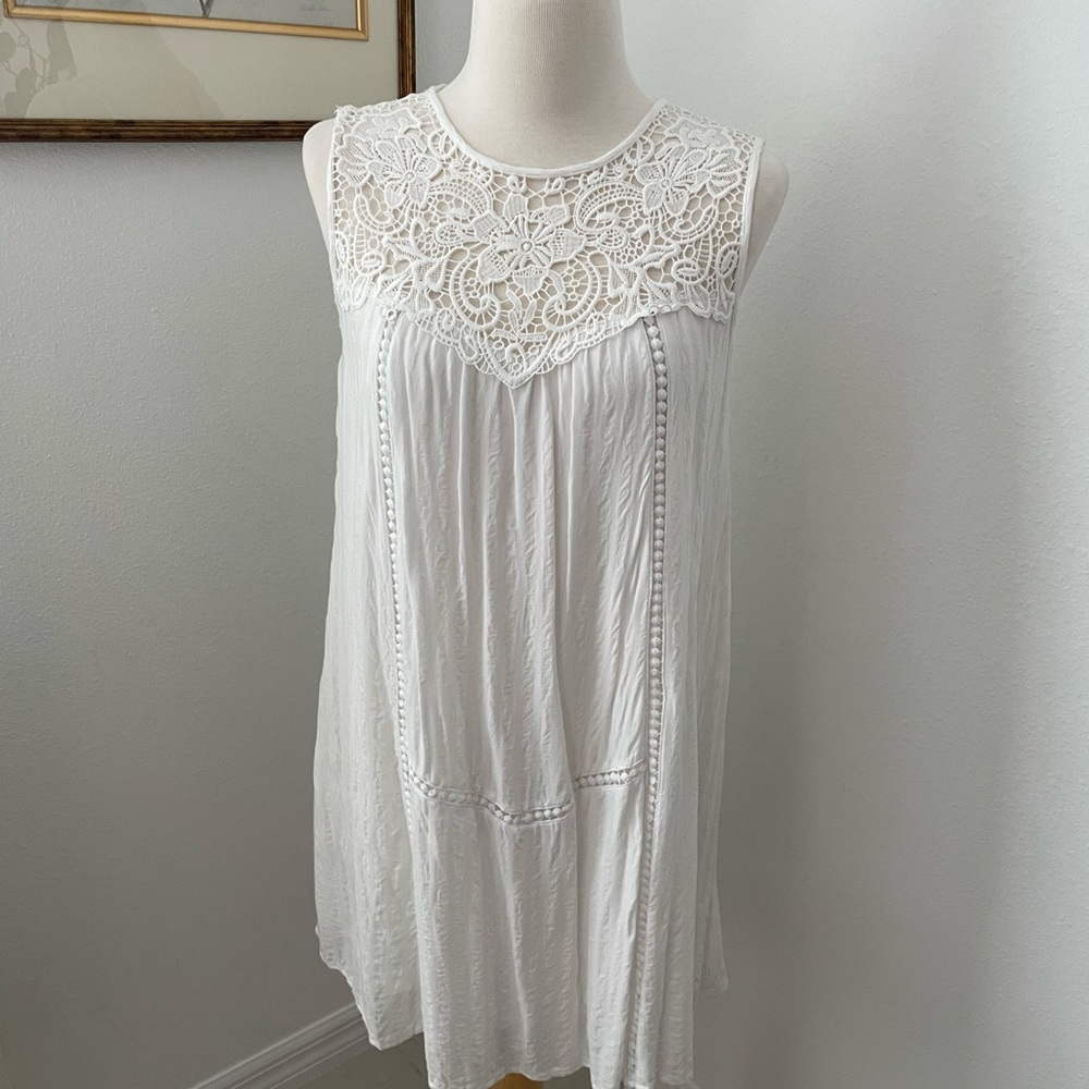 White Lace Sleeveless Dress